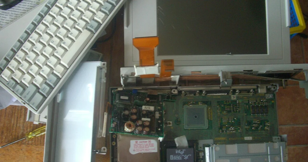 I needed to destroy the hard drive in this laptop. Too much incriminating evidence on it! Check out the 486 SX processor - wow that's REAL fast.