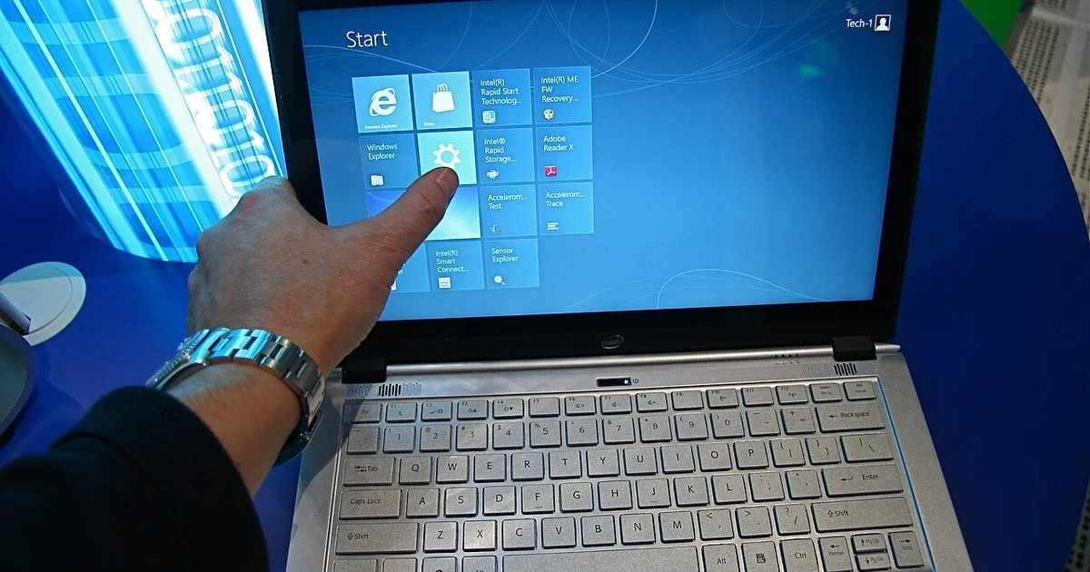 Intel Free Press story: Do People Want Touch on Laptop Screens? Consumer tests reveal users want single device with a keyboard that opens, closes and is touch enabled.